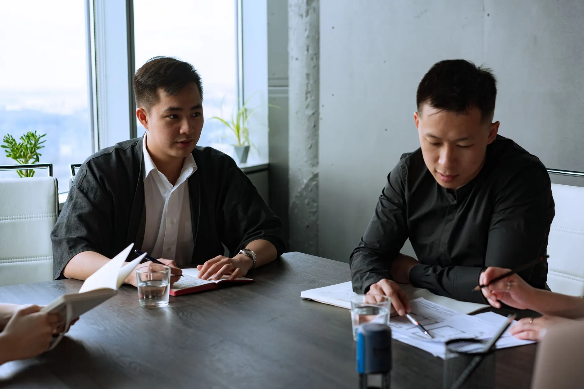 山西企业宣传册设计趋势：图文叙事与品牌视觉的融合实践